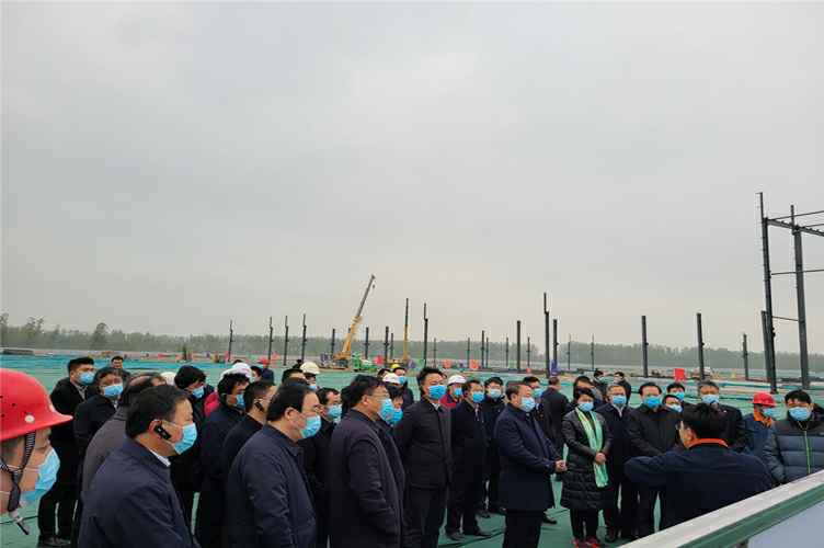 濮阳各级领导在听取濮耐项目汇报_副本.jpg 濮阳各级领导在听取濮耐项目汇报_副本.jpg